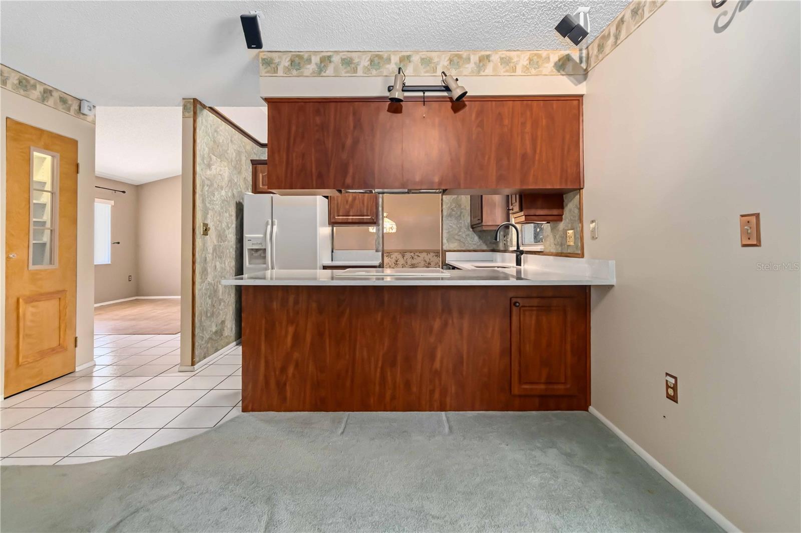 RAINTREE BY LAKE - Residential