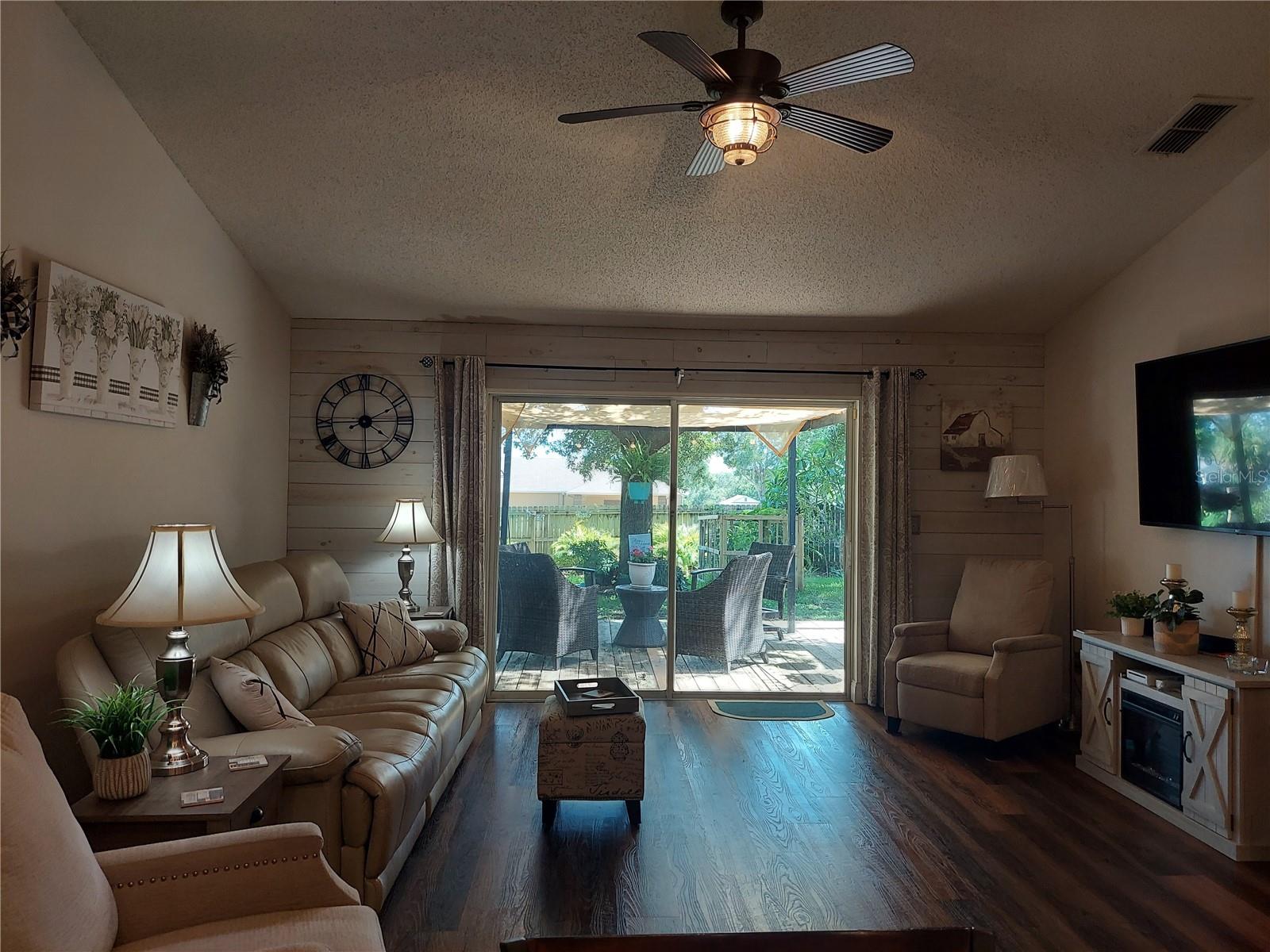 2236 LAKE POINTE CIRCLE