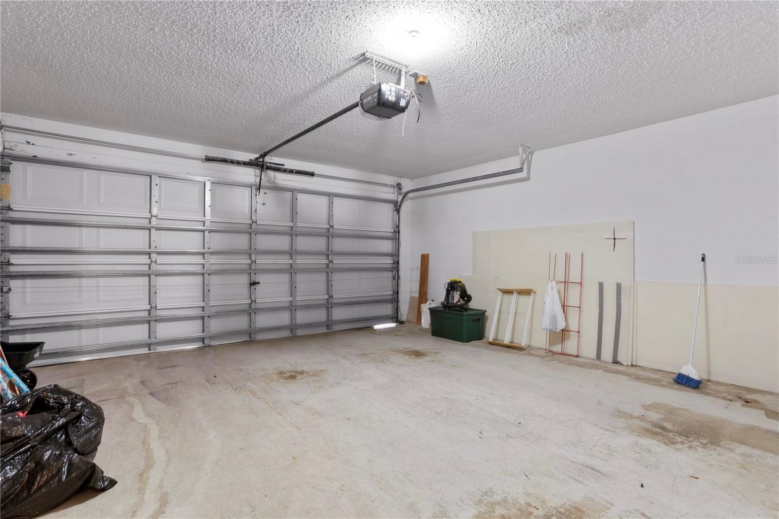 DELTONA LAKES UNIT 42 - Residential Lease