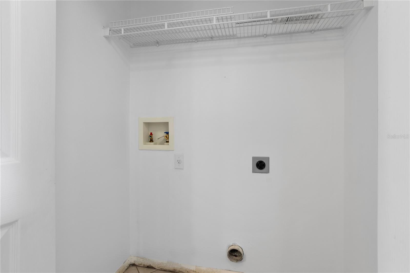 DELTONA LAKES UNIT 42 - Residential Lease