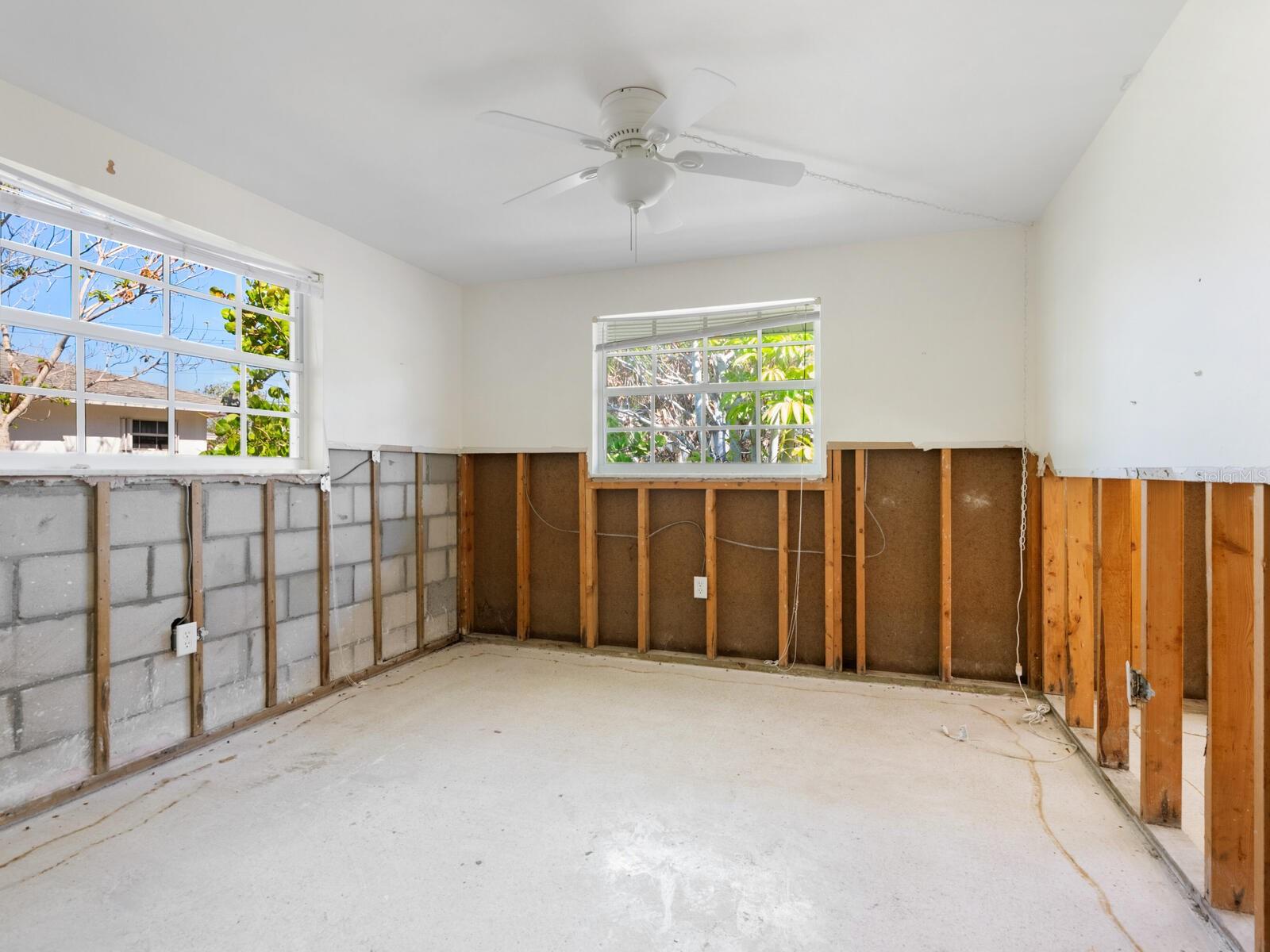 SIESTA ISLES - Residential