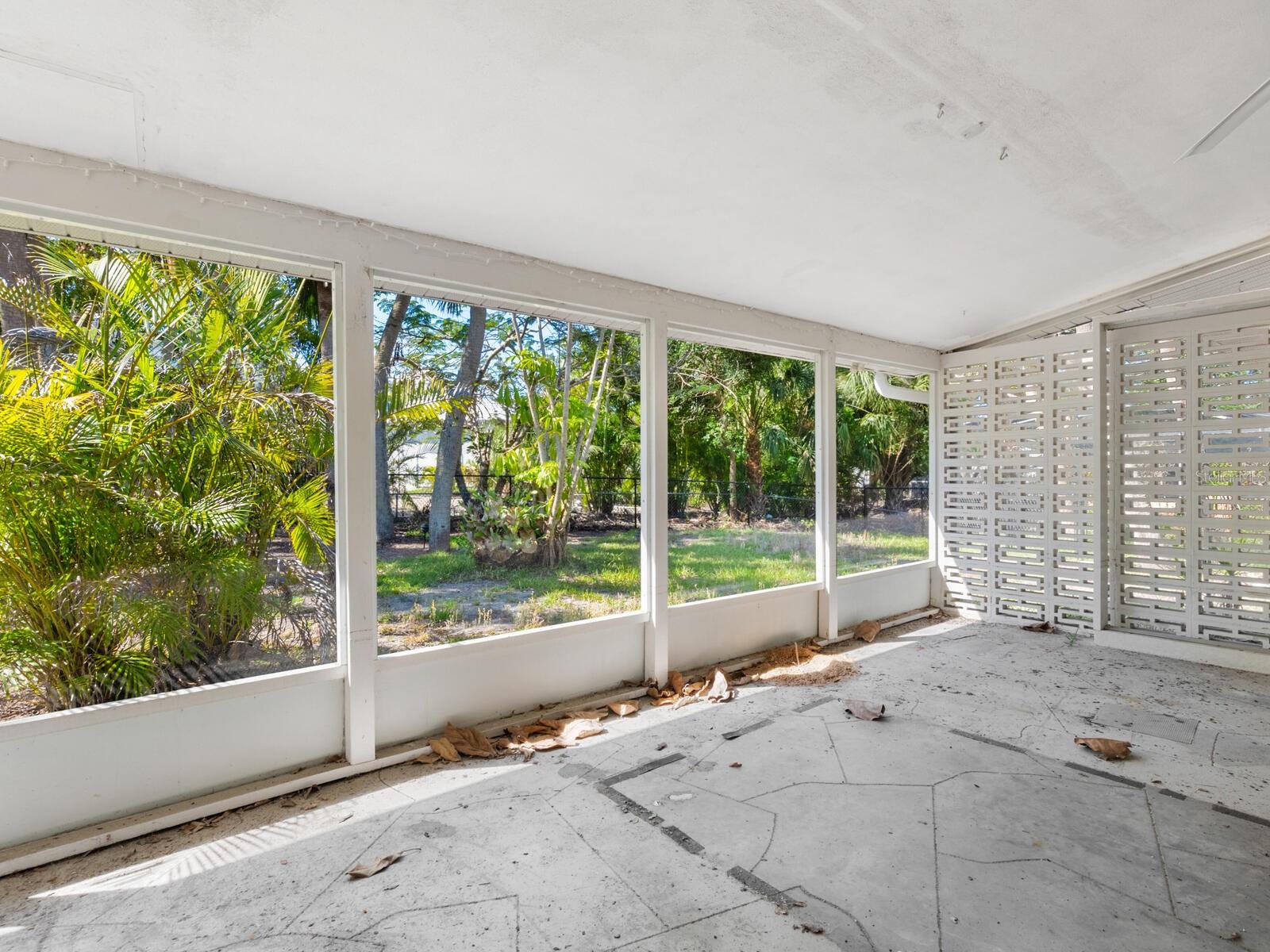 SIESTA ISLES - Residential