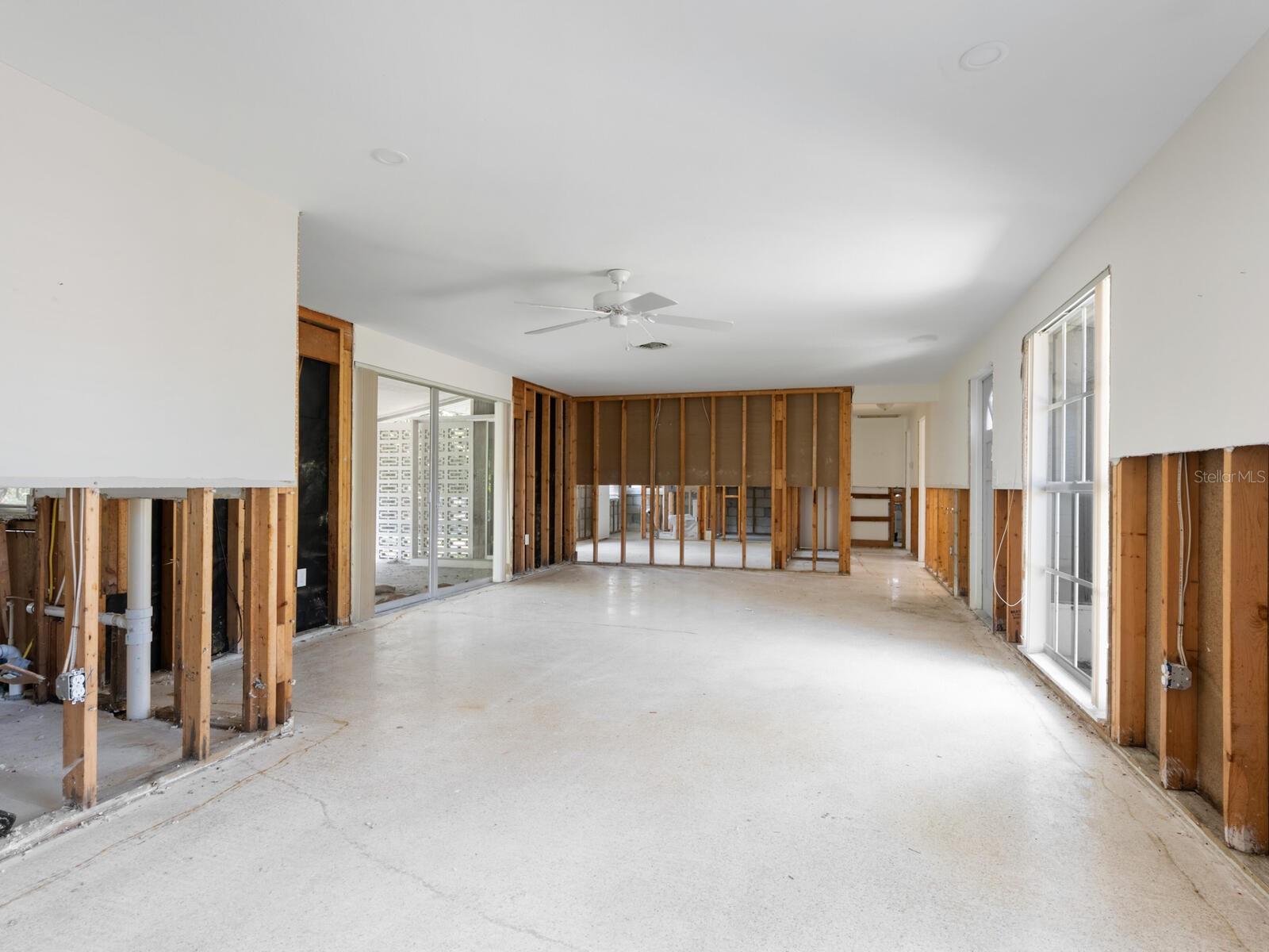 SIESTA ISLES - Residential