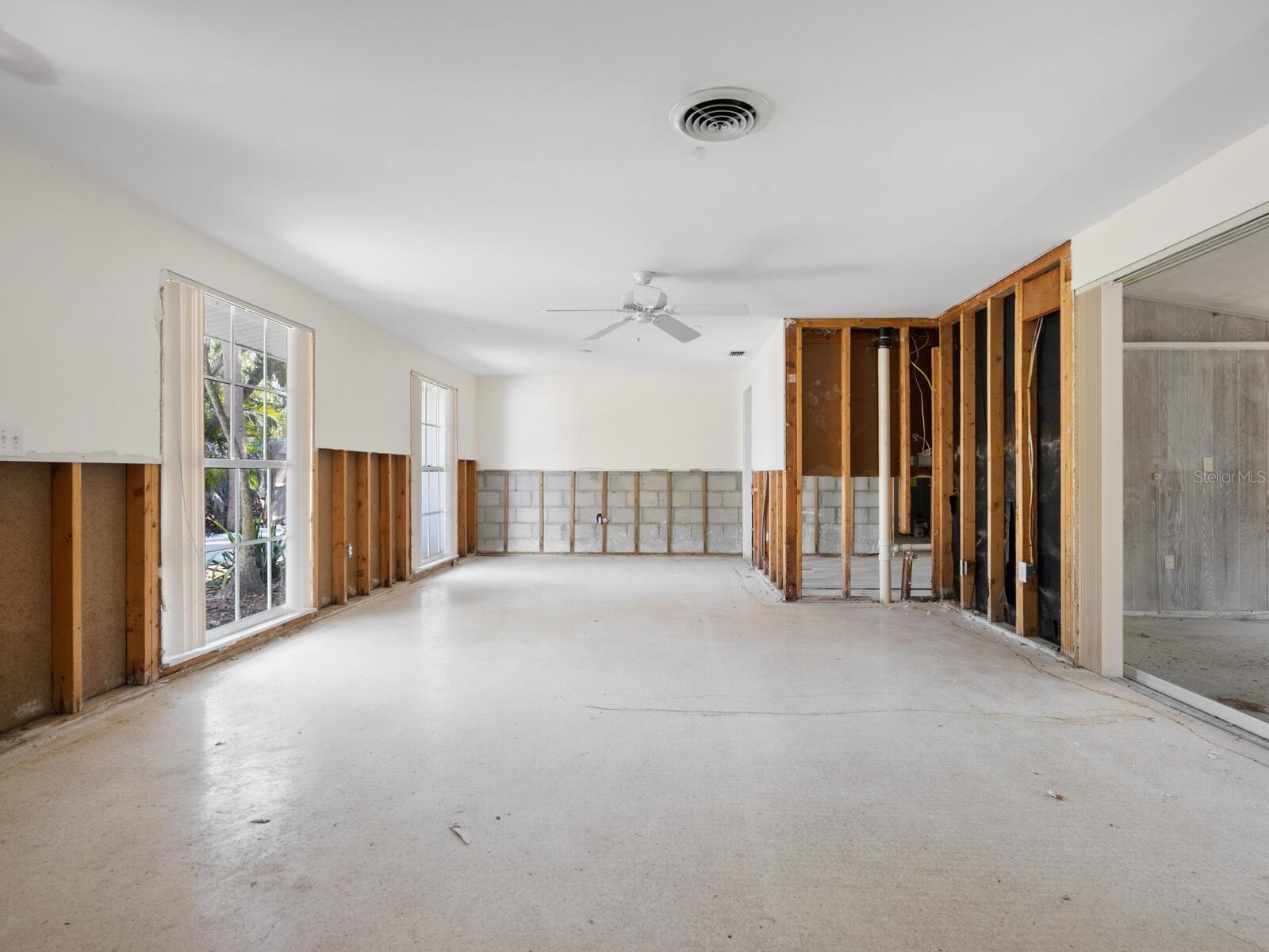 SIESTA ISLES - Residential