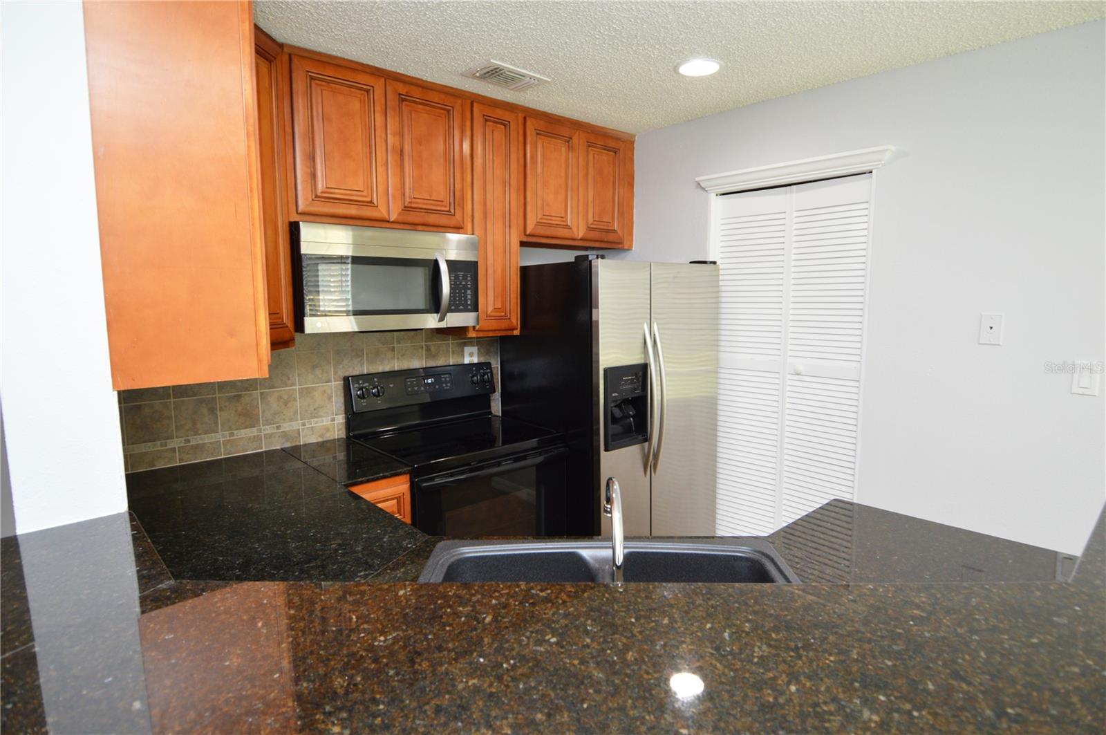 THE GRAND RESERVE CONDO - Residential Lease