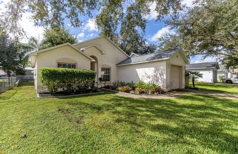 A home in EUSTIS