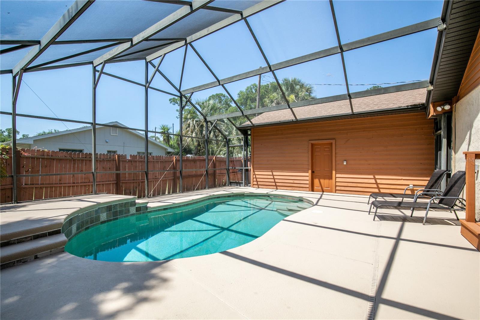 2929 LAKESHORE DRIVE