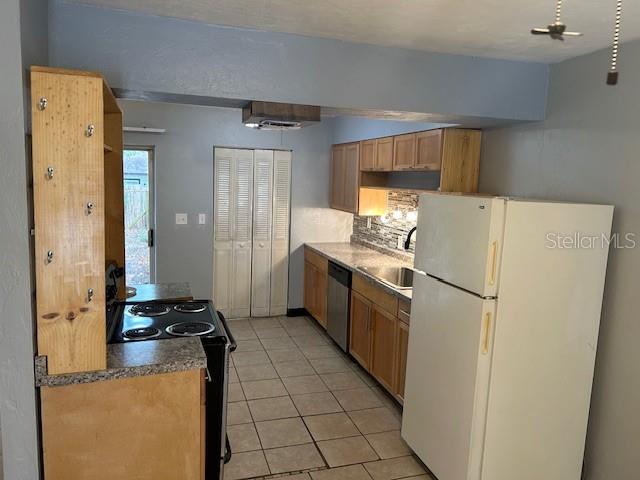 SUGARFOOT OAKS - Residential Lease