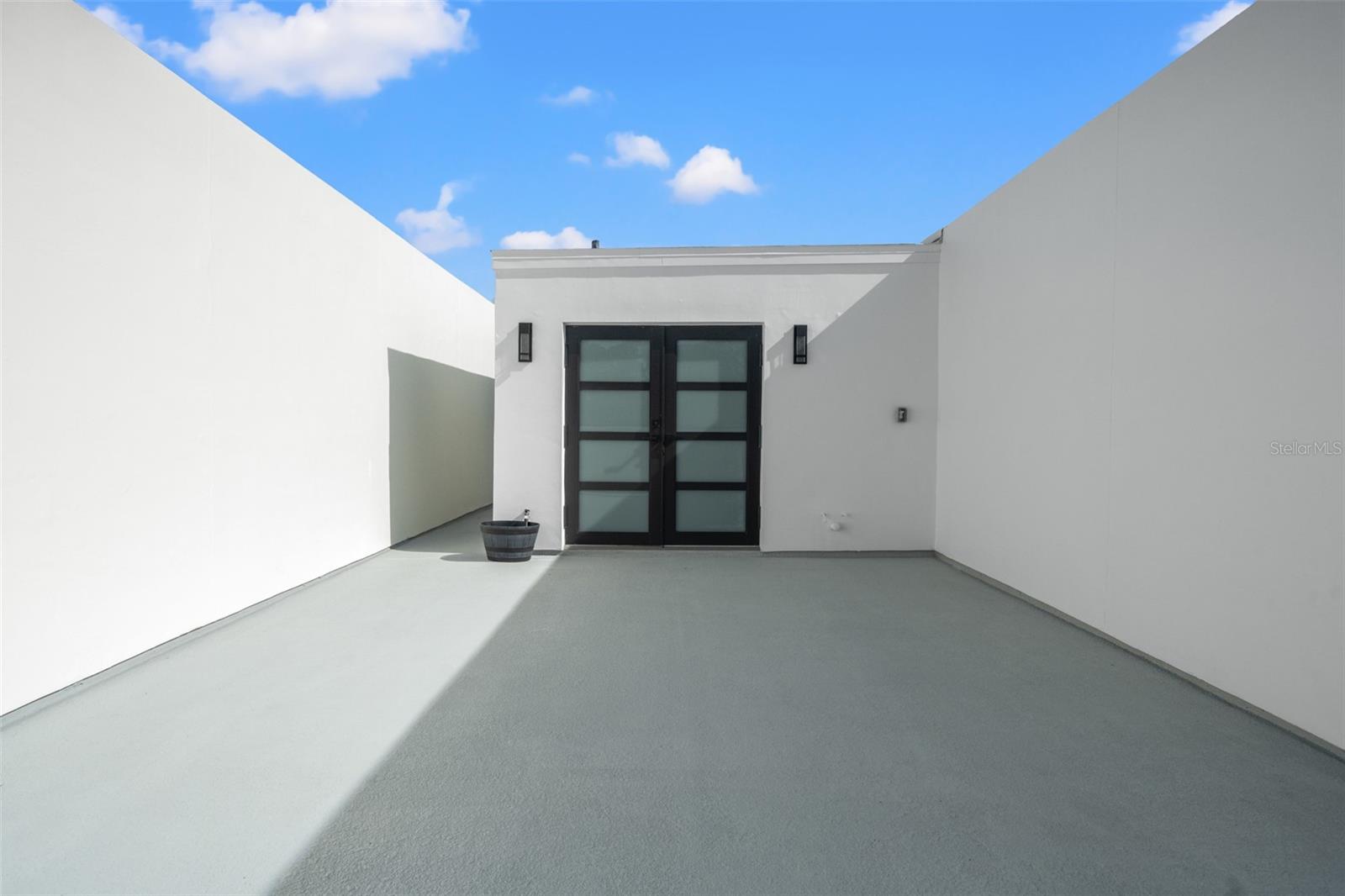 LATITUDES IN THE PARK TWNHMS - Residential