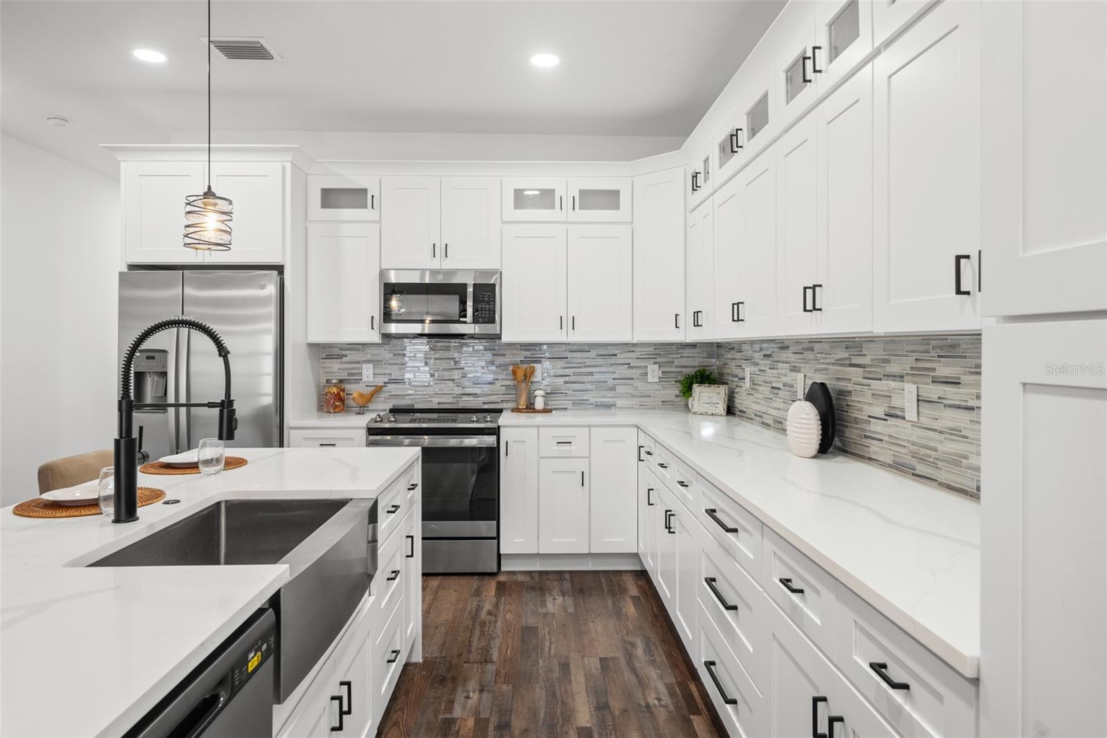 LATITUDES IN THE PARK TWNHMS - Residential