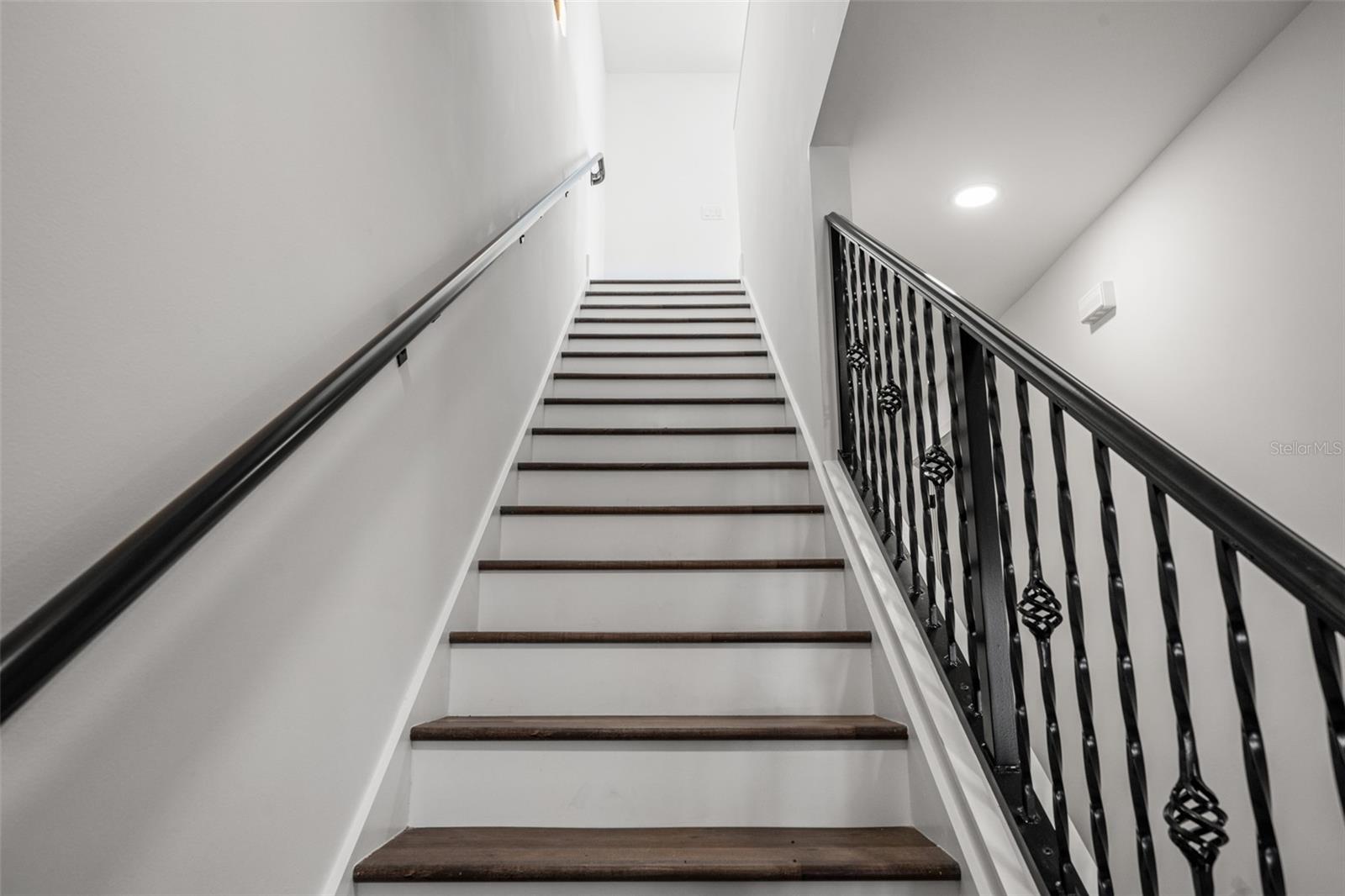 LATITUDES IN THE PARK TWNHMS - Residential