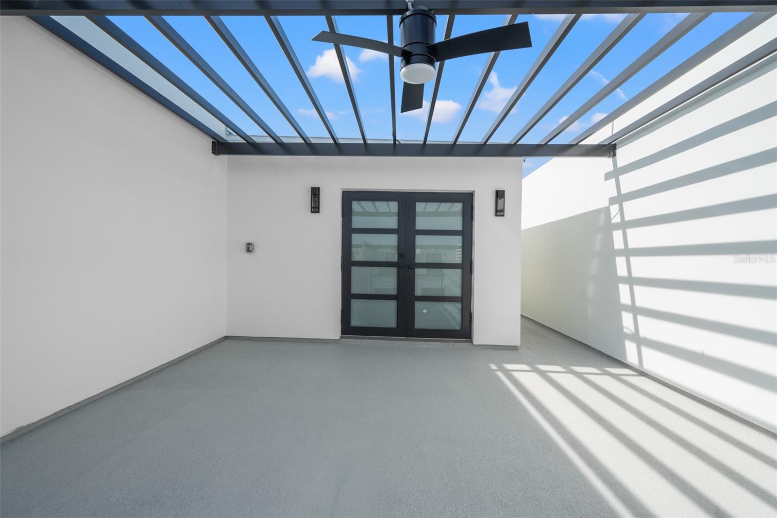 LATITUDES IN THE PARK TWNHMS - Residential