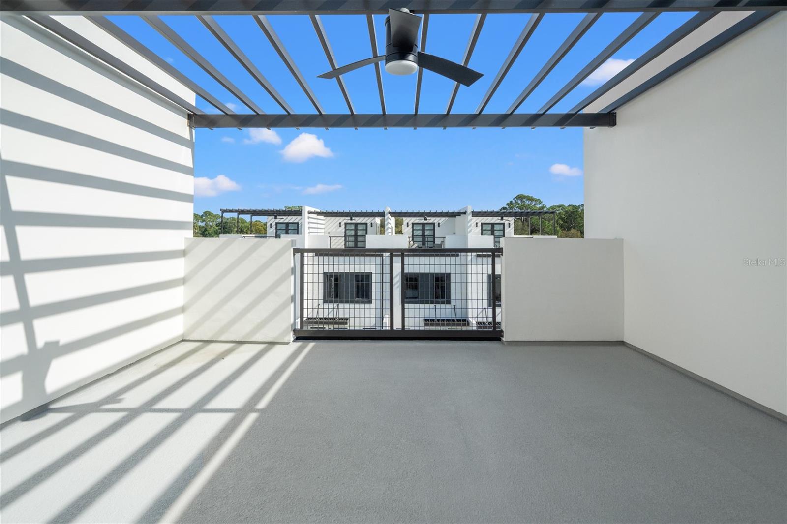 LATITUDES IN THE PARK TWNHMS - Residential