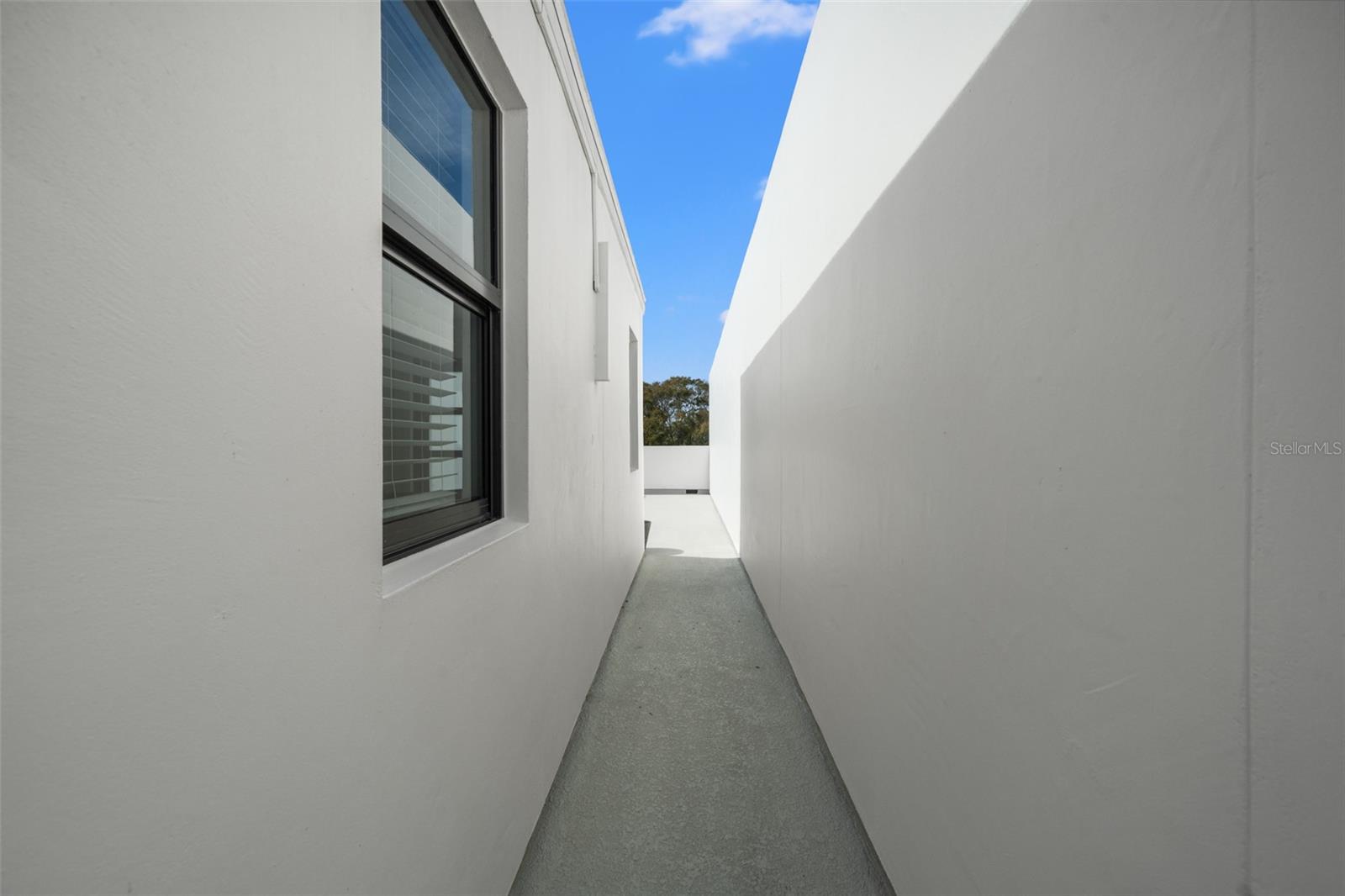 LATITUDES IN THE PARK TWNHMS - Residential