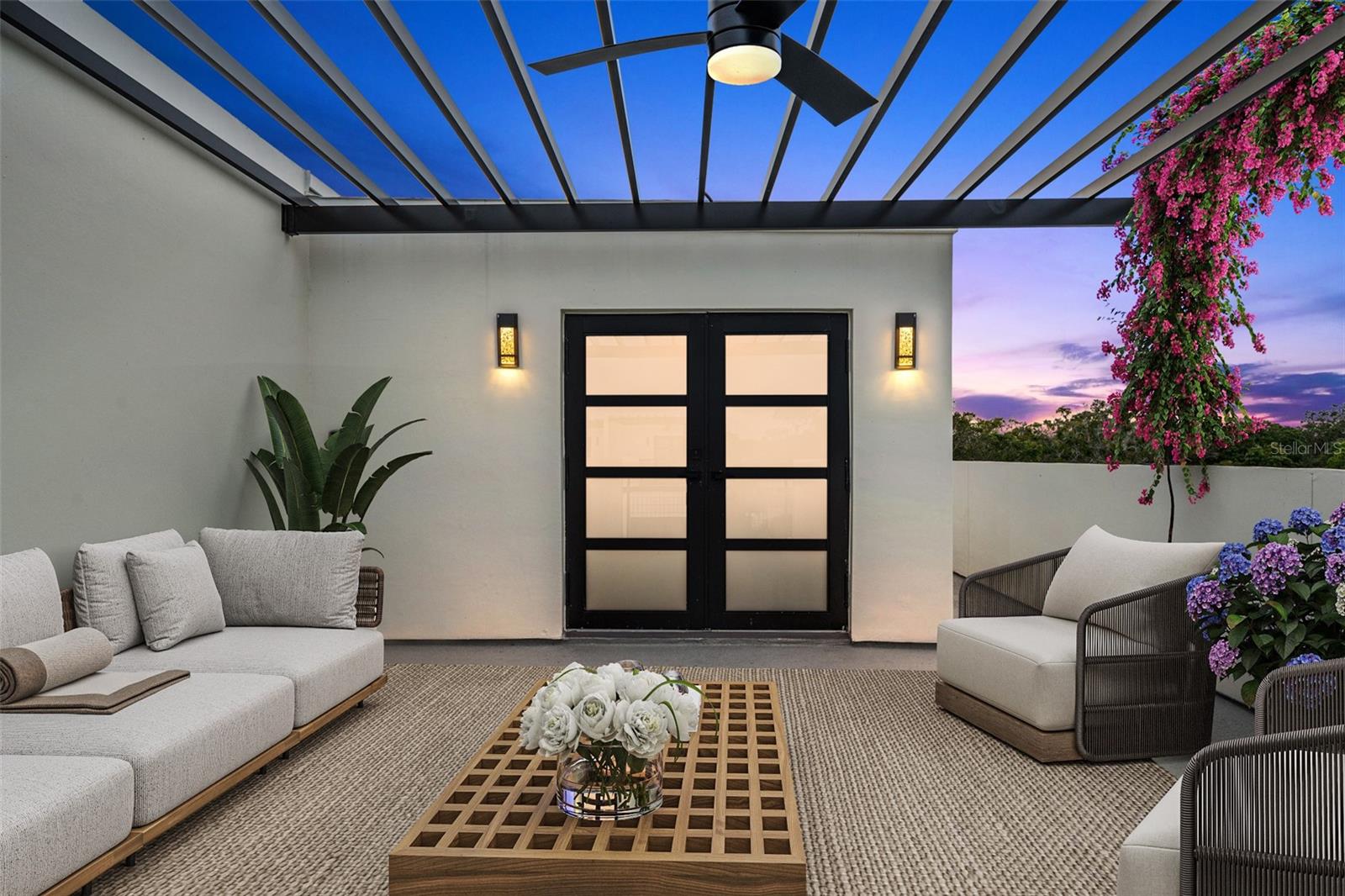 LATITUDES IN THE PARK TWNHMS - Residential