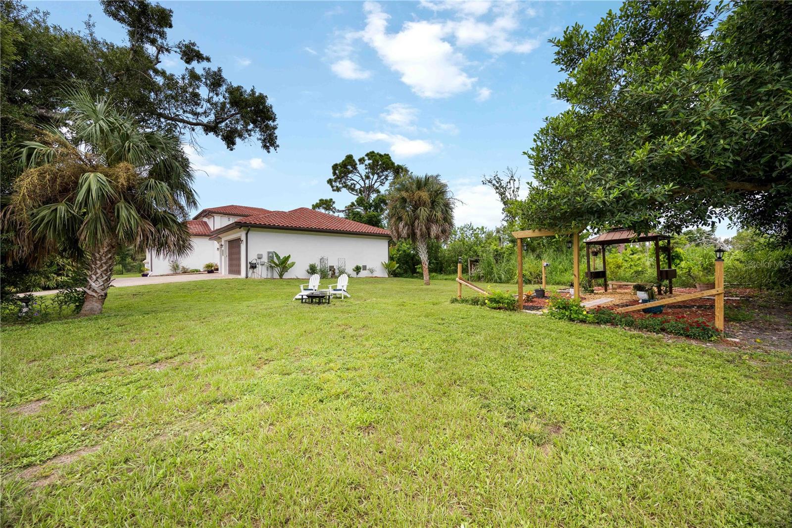 SOUTH VENICE - Residential