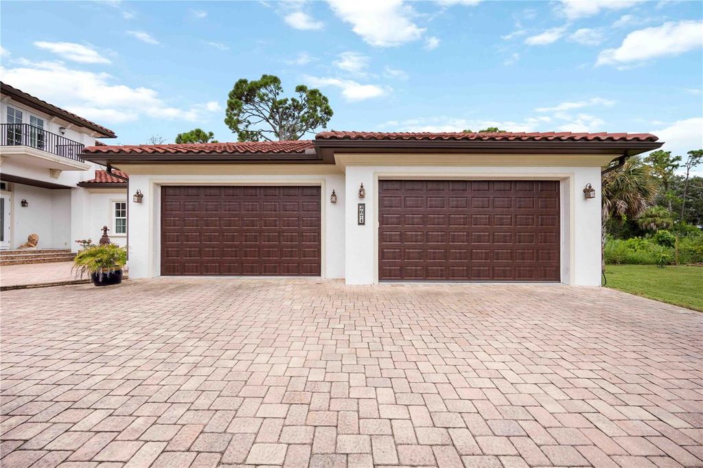 Photo of 3674 Roslyn Road, Venice, FL 34293 (MLS # N6139940)