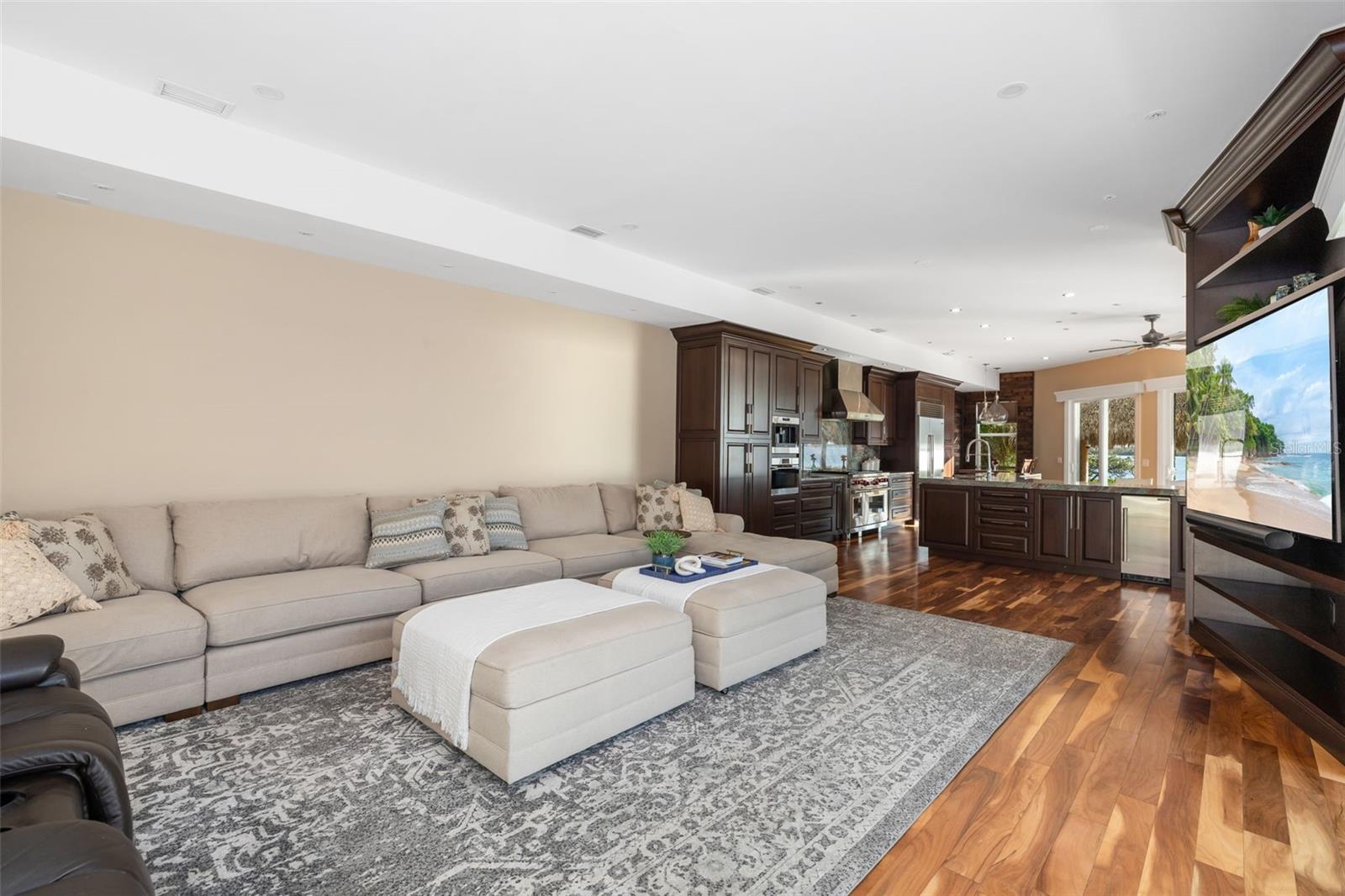 BAY BEACH - Residential