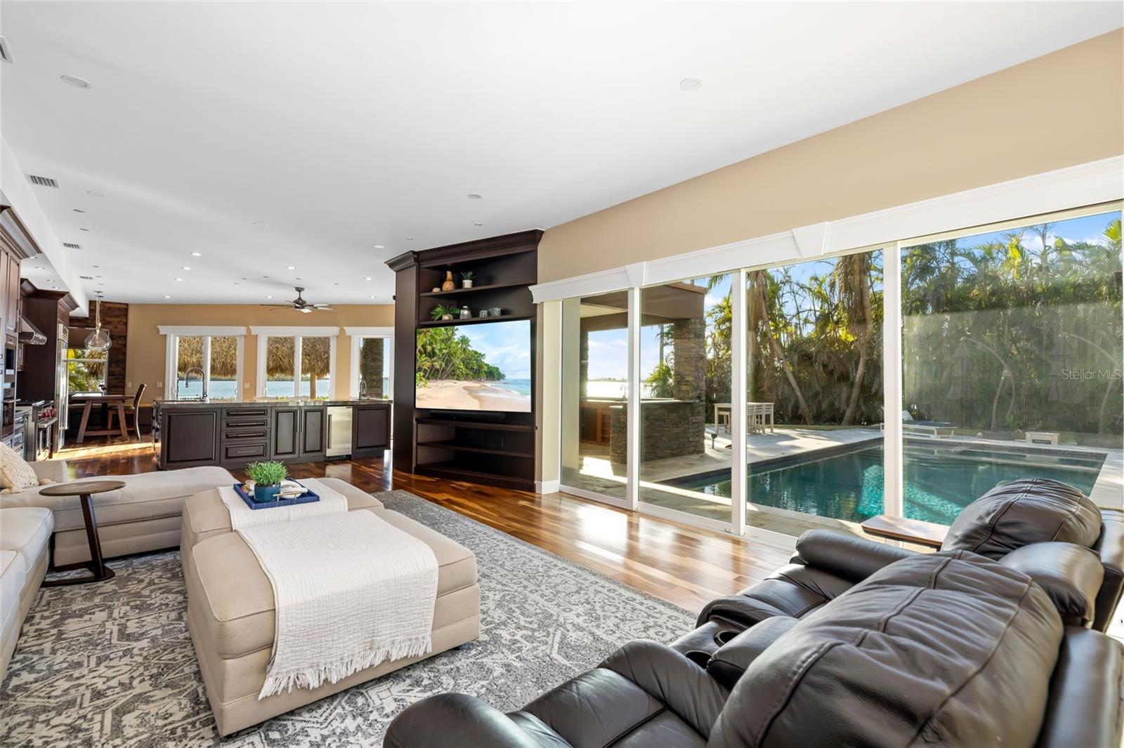 BAY BEACH - Residential