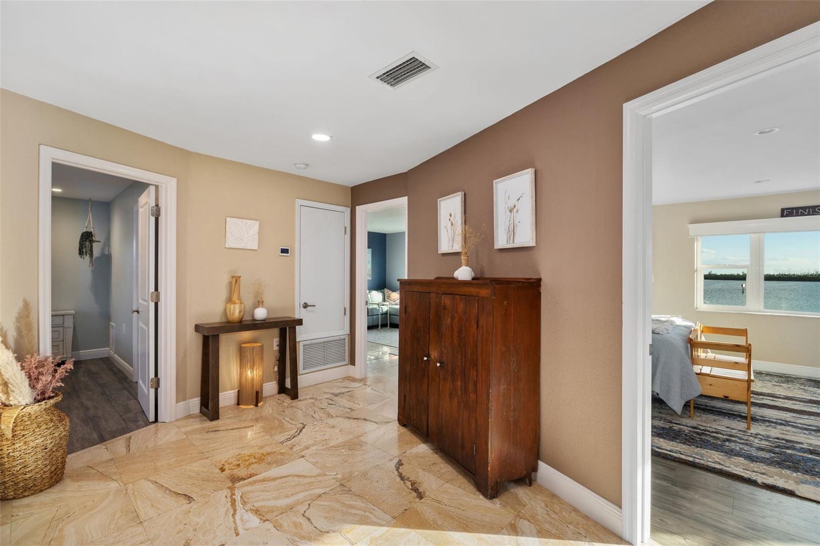 BAY BEACH - Residential