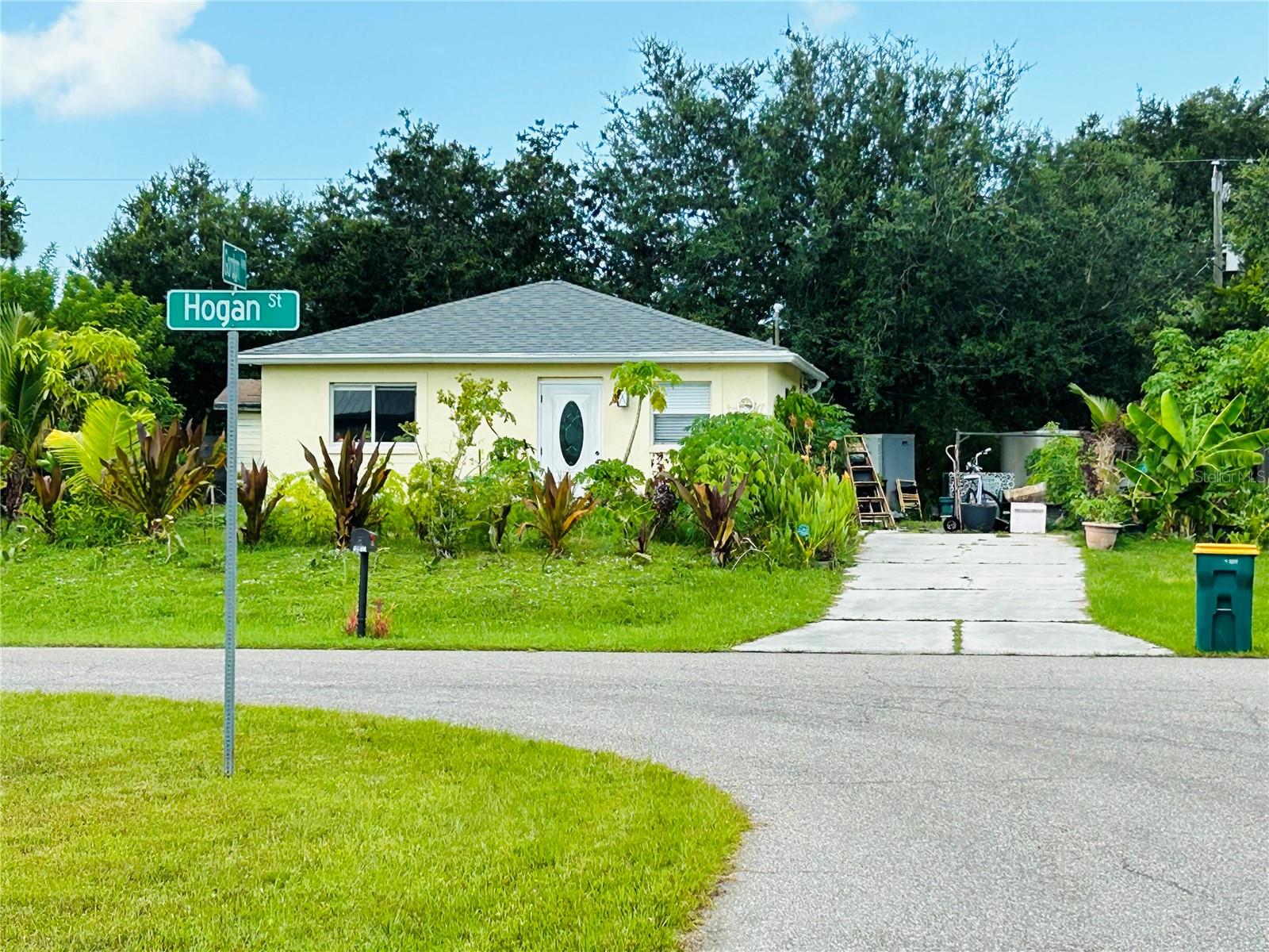 Great opportunity! This cute home is just 8.9 miles from beatiful Englewood Beach, perfect for coastal living or investing. Currently rented with a tenant and interested in staying after January 31, 2026. Ideal for investors or future owners.