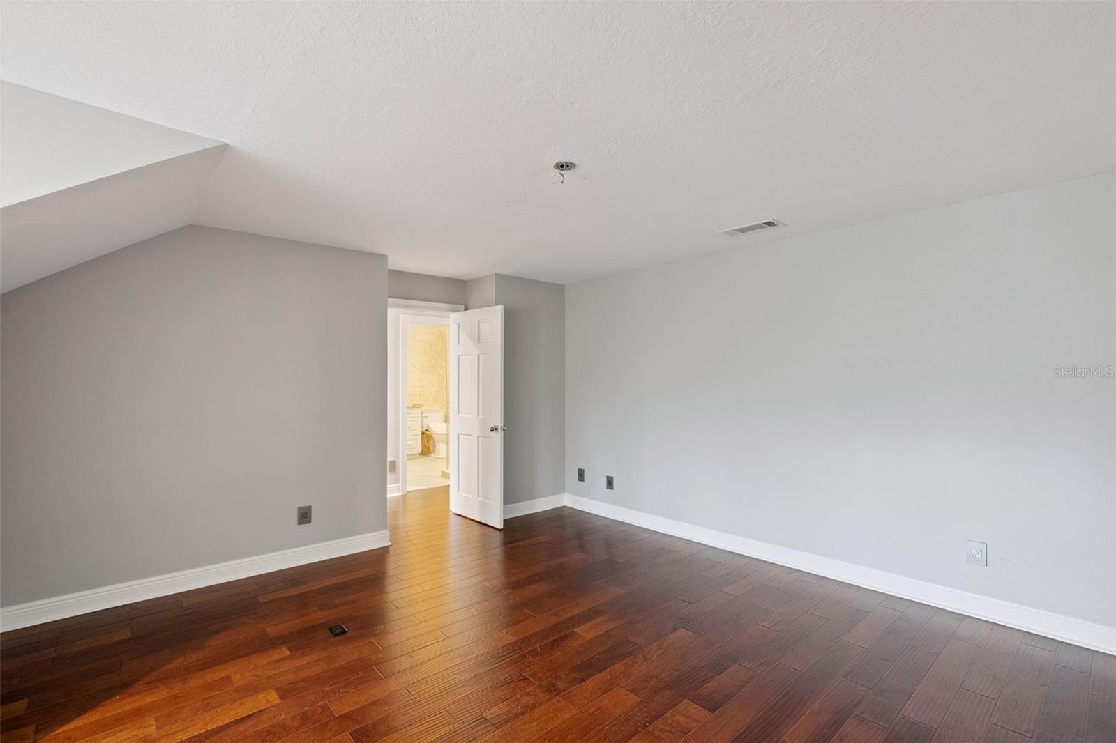 ISLEWORTH - Residential