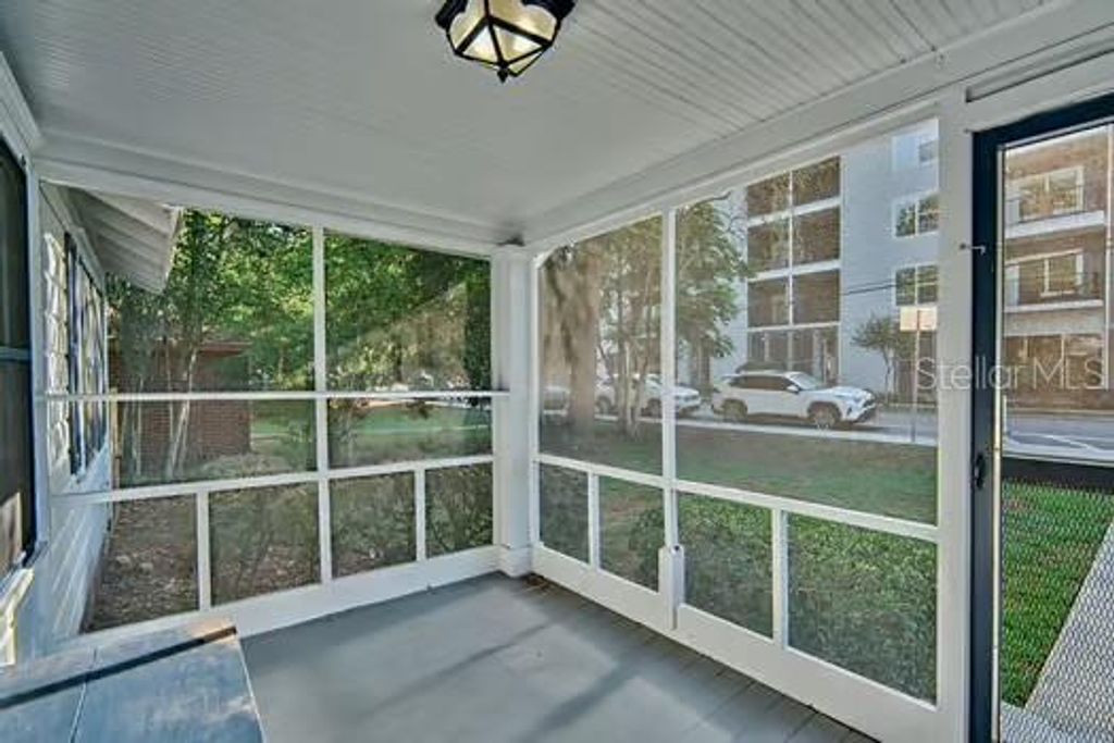 Photo of 302 NW 19 Street, Gainesville, FL 32603 (MLS # GC540341)
