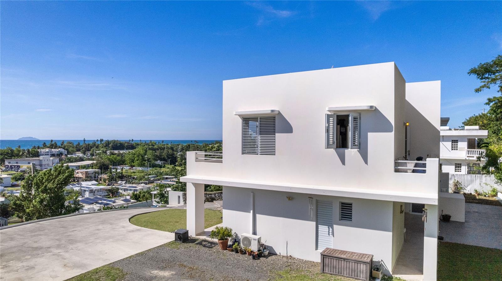 LOS ROBLES - Residential