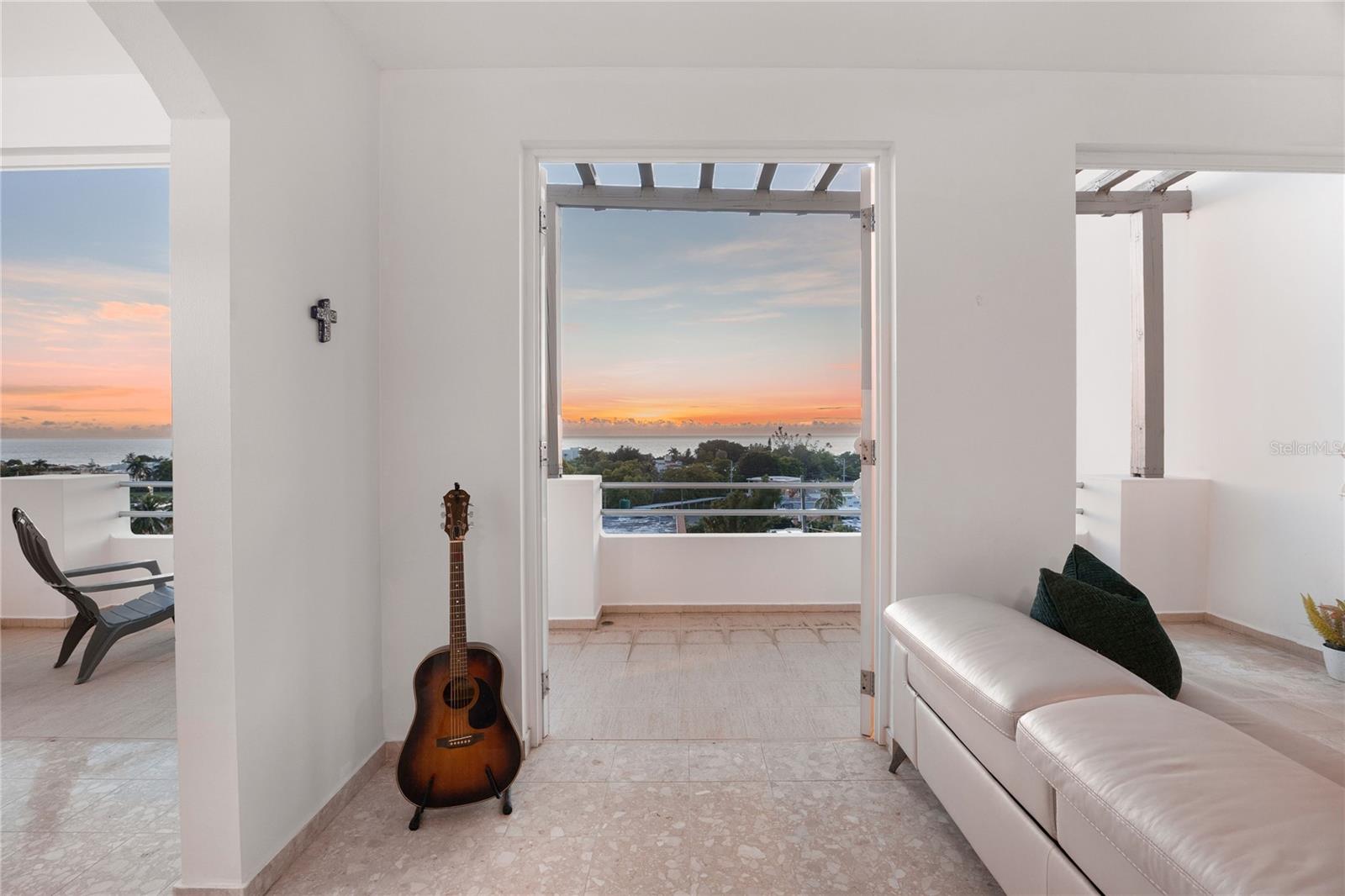 LOS ROBLES - Residential