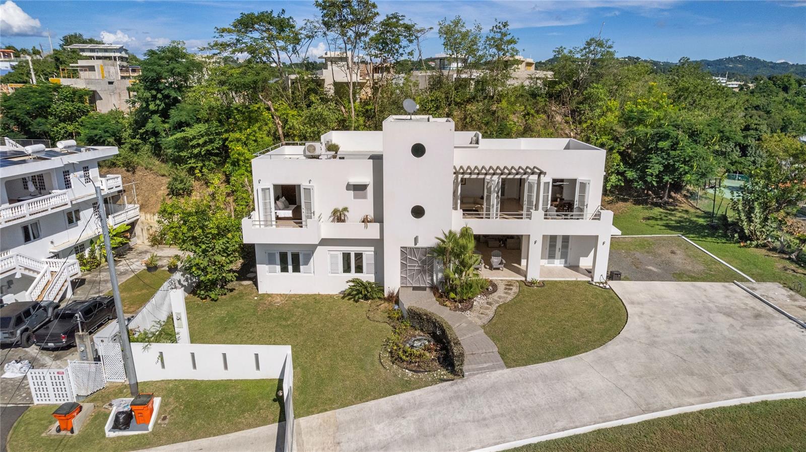 LOS ROBLES - Residential