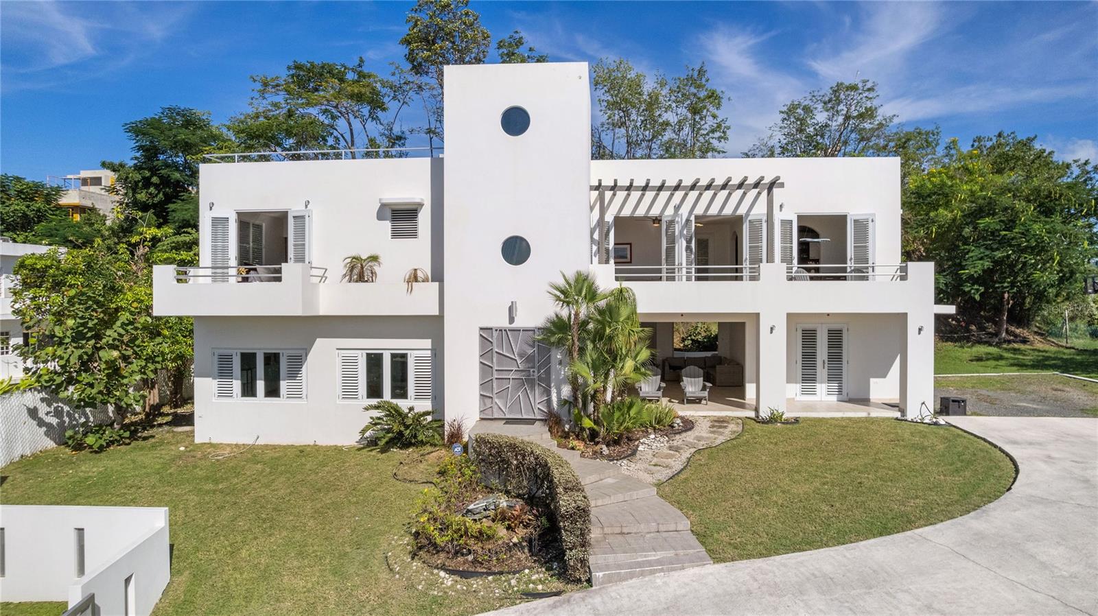 LOS ROBLES - Residential