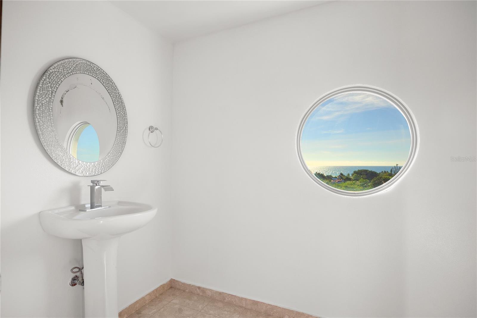 LOS ROBLES - Residential