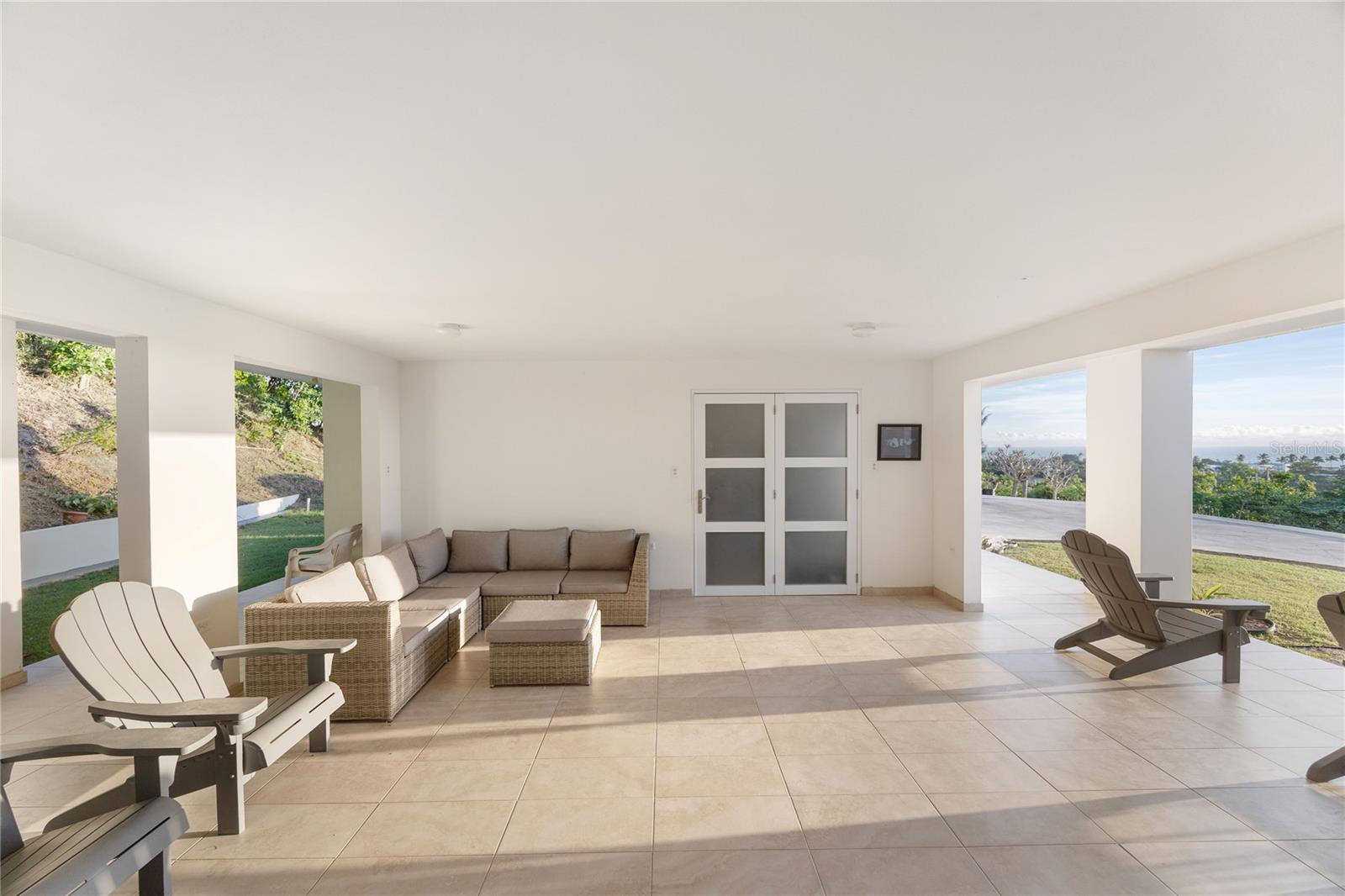 LOS ROBLES - Residential