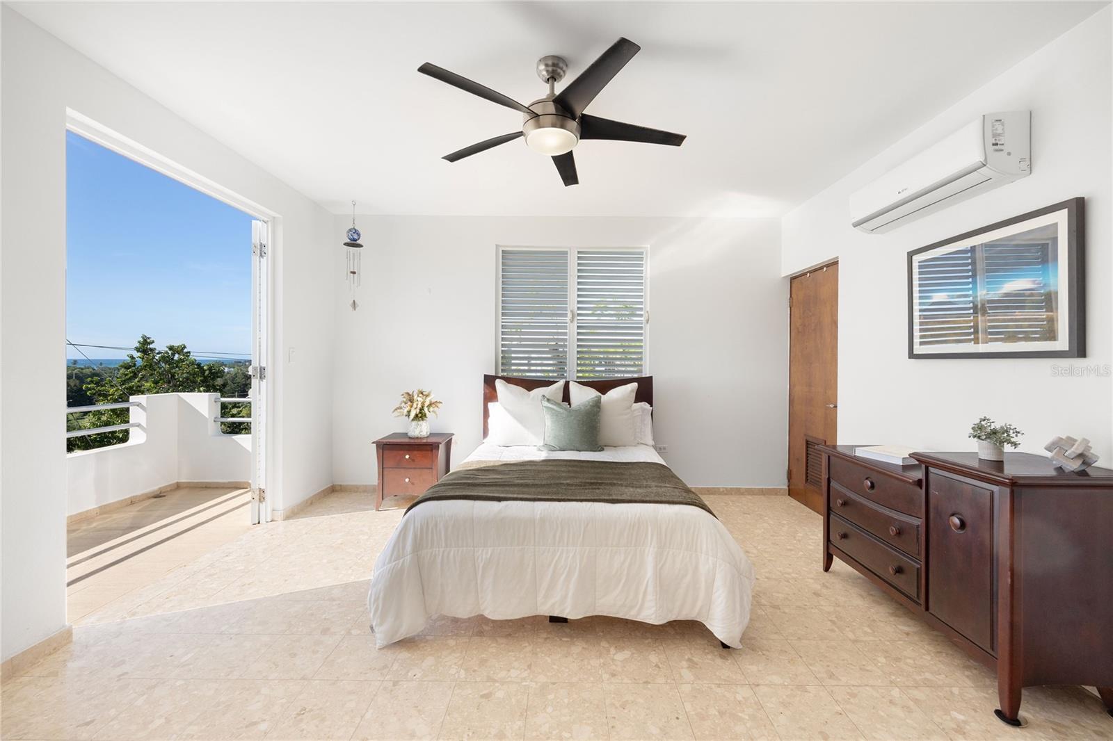 LOS ROBLES - Residential