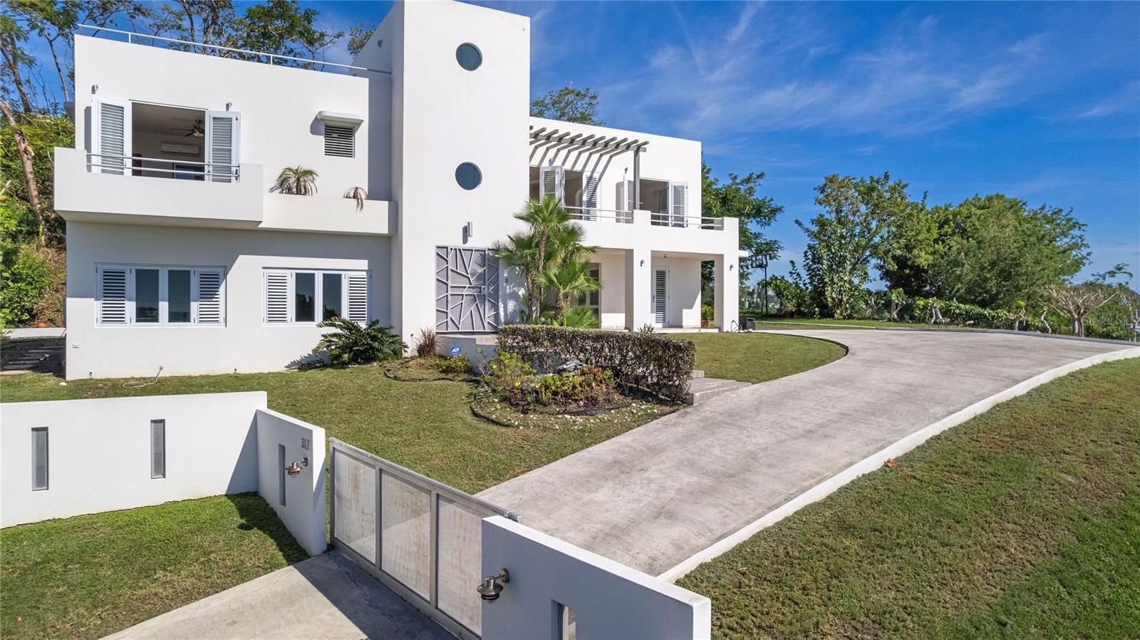 LOS ROBLES - Residential