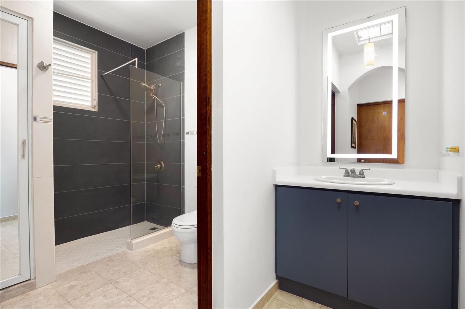 LOS ROBLES - Residential