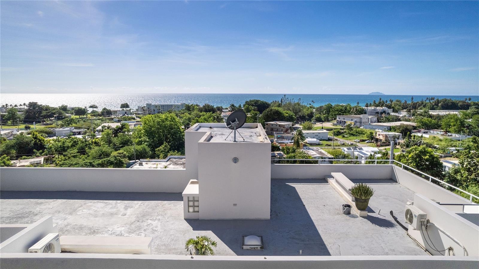 LOS ROBLES - Residential