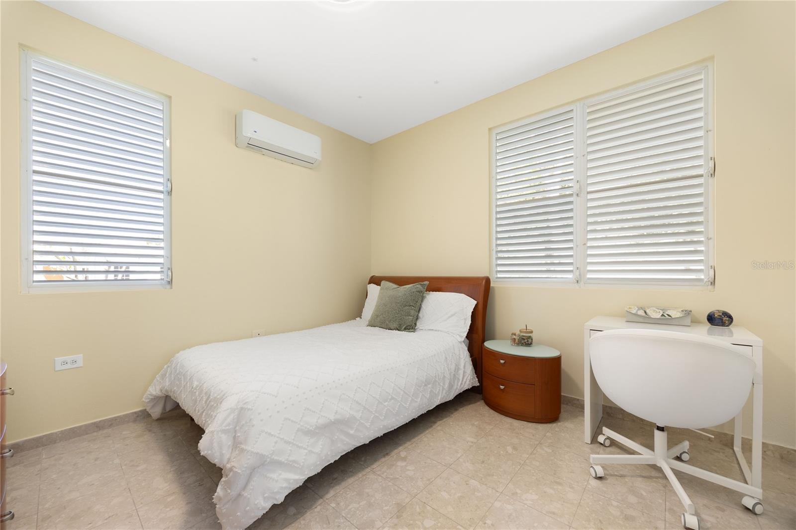 LOS ROBLES - Residential