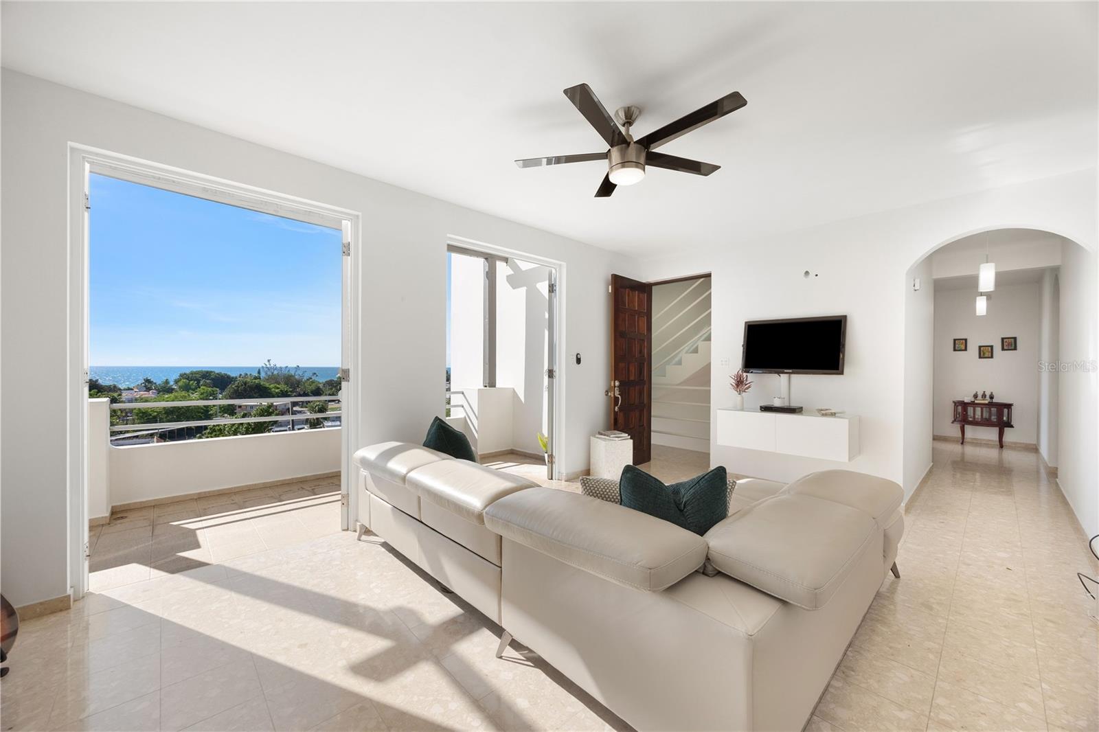 LOS ROBLES - Residential