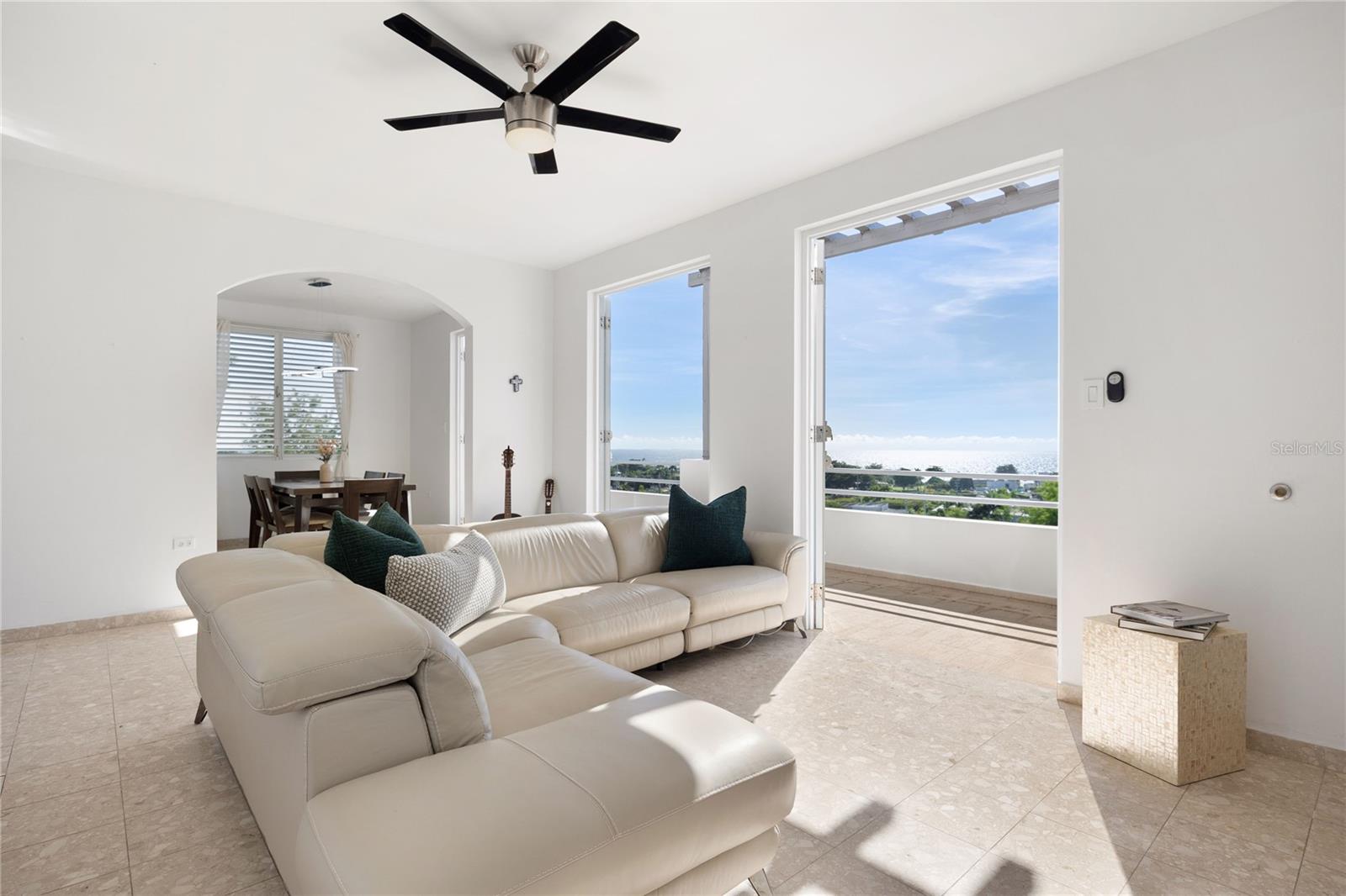 LOS ROBLES - Residential