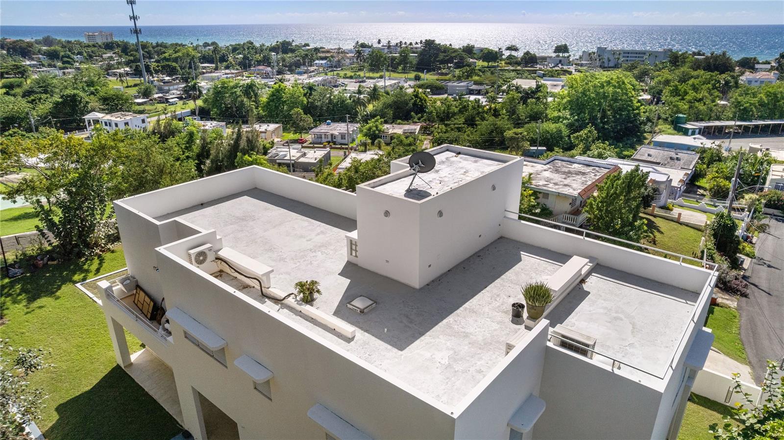 LOS ROBLES - Residential