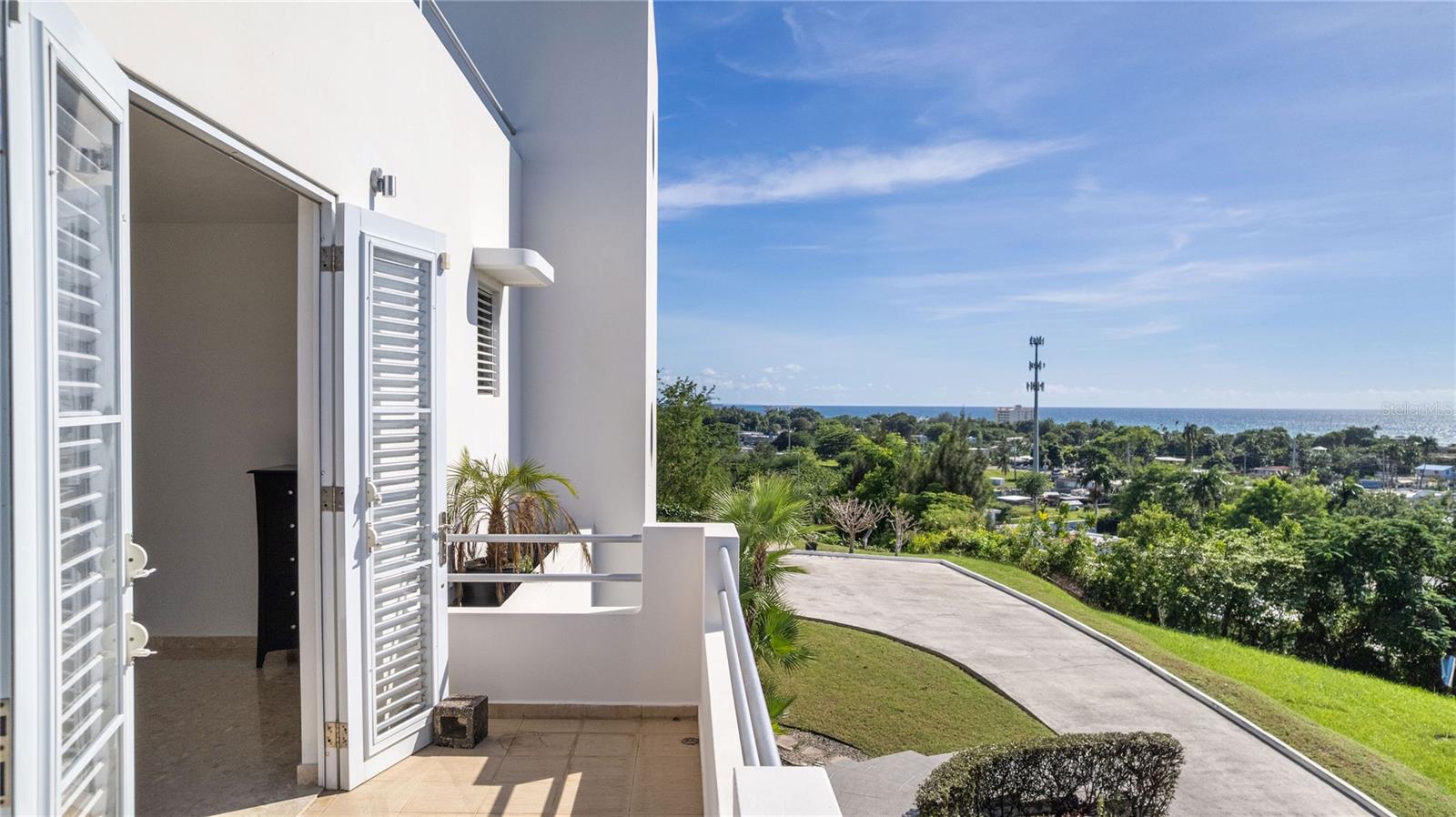 LOS ROBLES - Residential