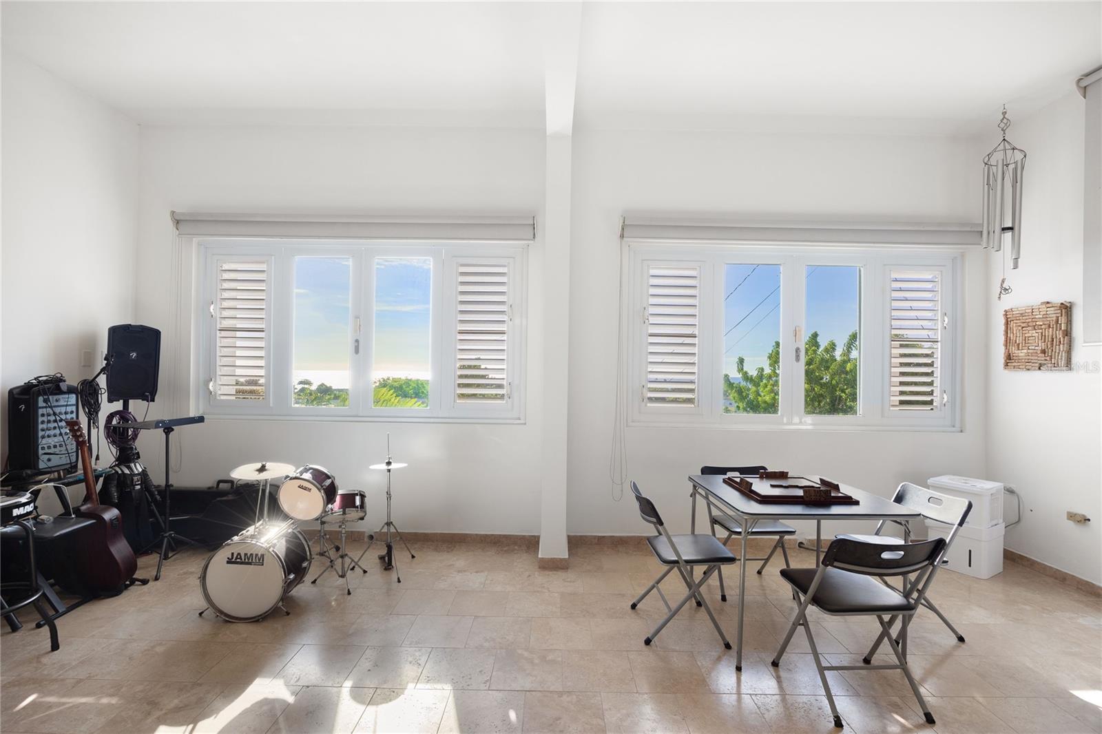 LOS ROBLES - Residential