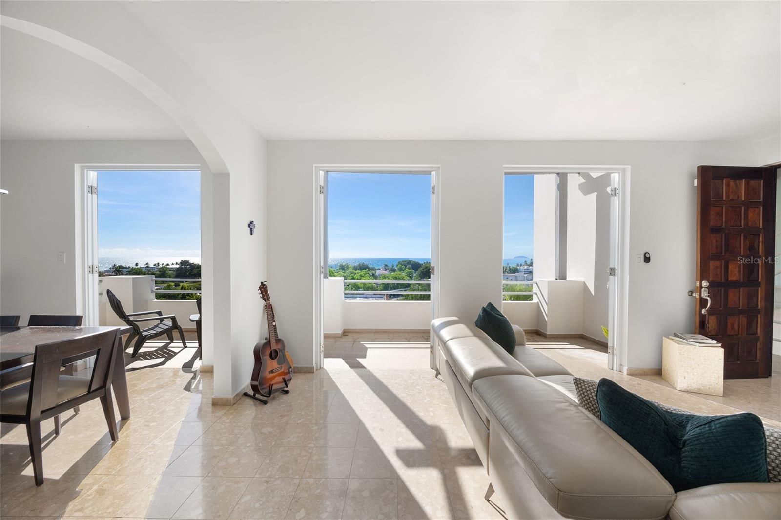 LOS ROBLES - Residential