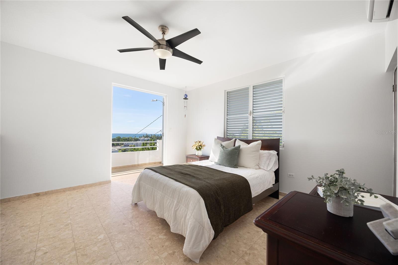 LOS ROBLES - Residential