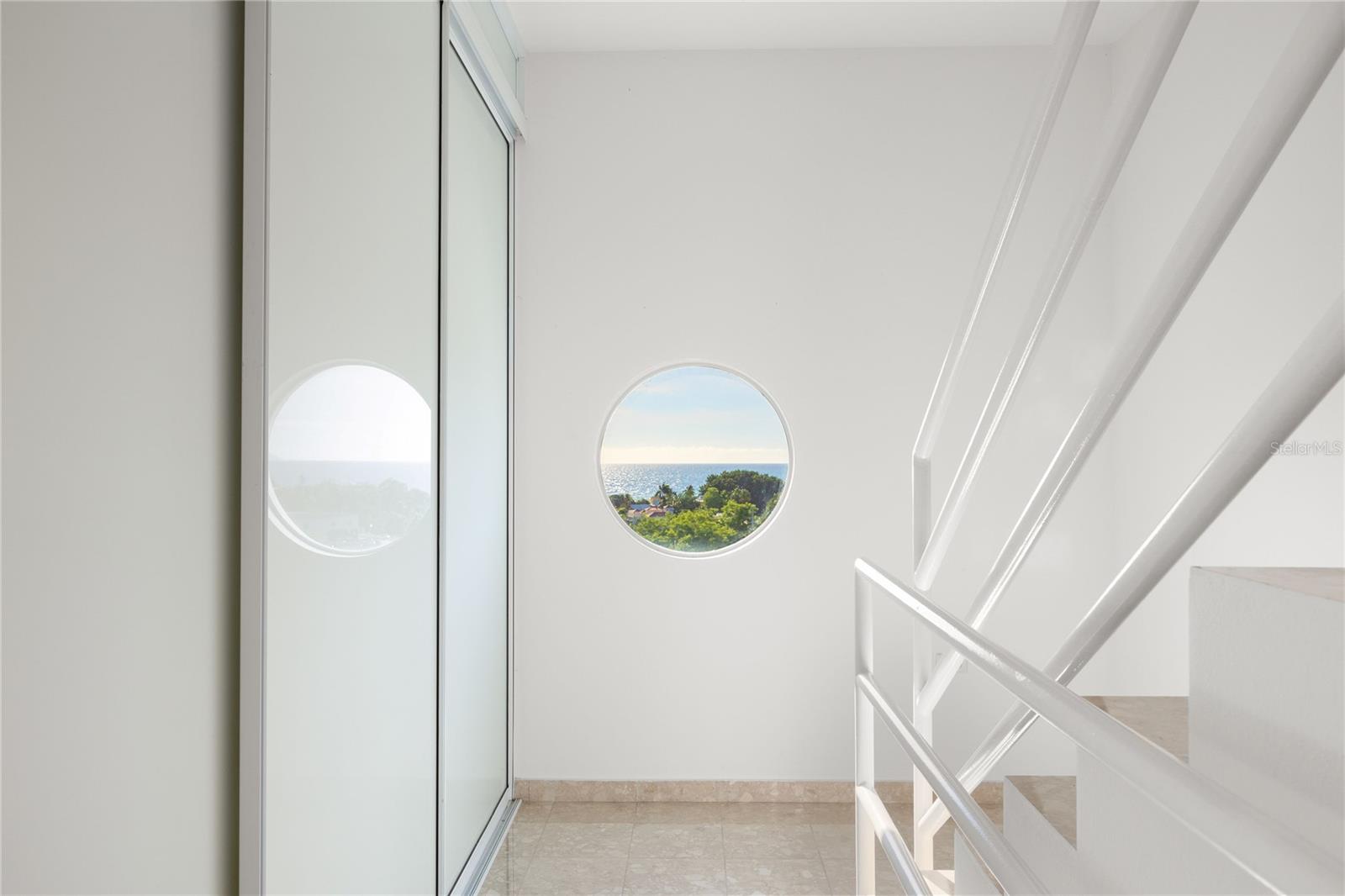 LOS ROBLES - Residential