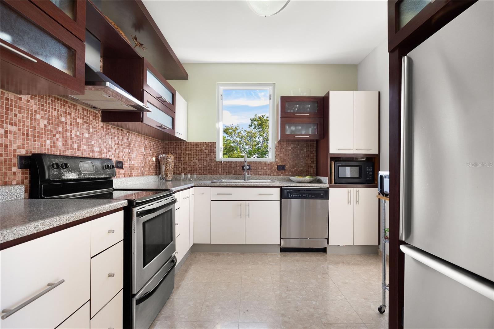 LOS ROBLES - Residential