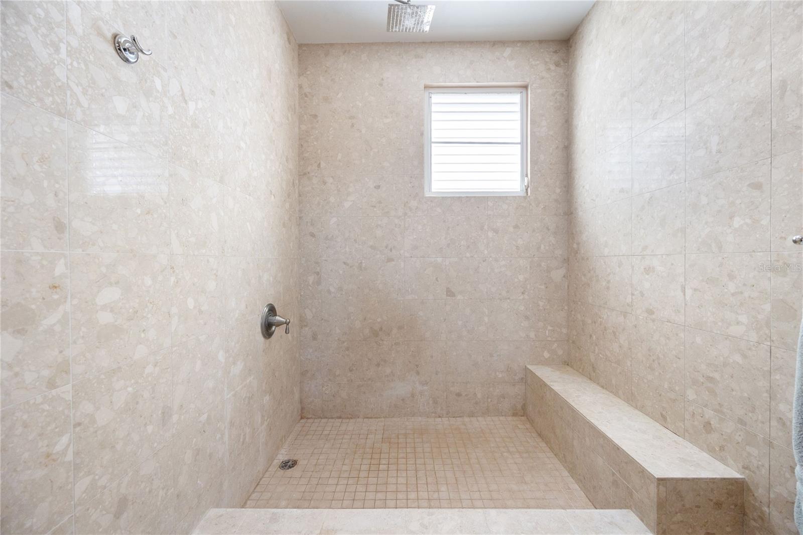 LOS ROBLES - Residential