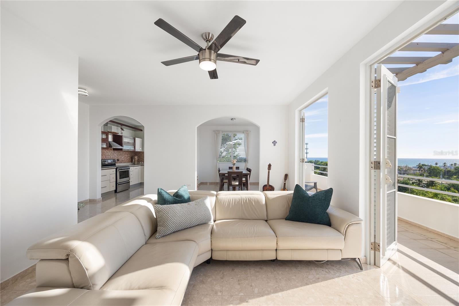 LOS ROBLES - Residential