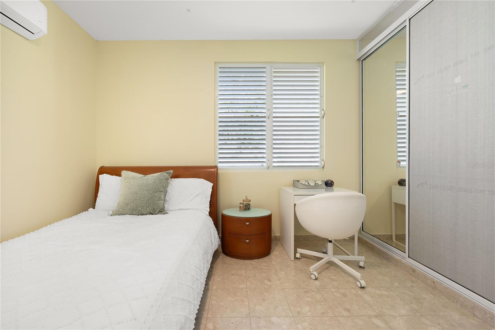 LOS ROBLES - Residential